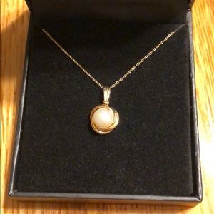 Bridge cultured pearl necklace